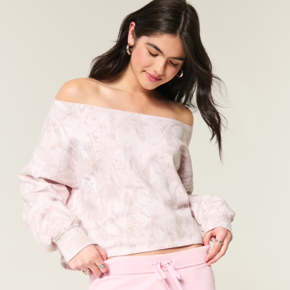 Easy double off-the-shoulder pink camo sweatshirt